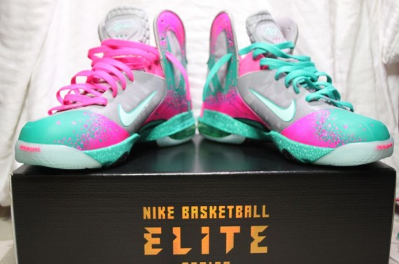 Nike please make these a thing I need them with my Miami vice