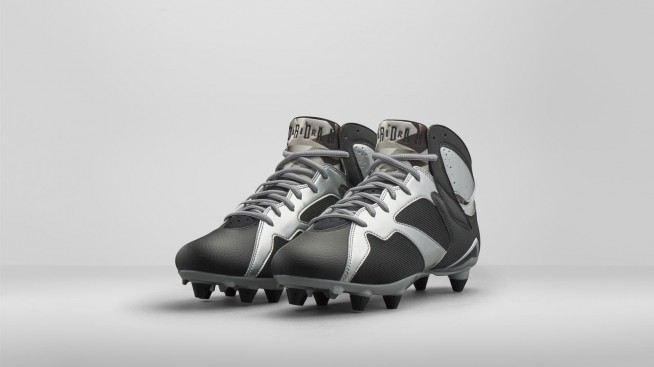 SoleWatch: Michael Crabtree Wears 'Raiders' Air Jordan 7 Cleats